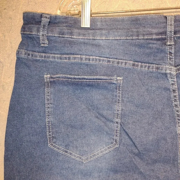 Women's  Blue Denim 5 Pocket Capri Jeans Size 5X - Picture 7 of 9
